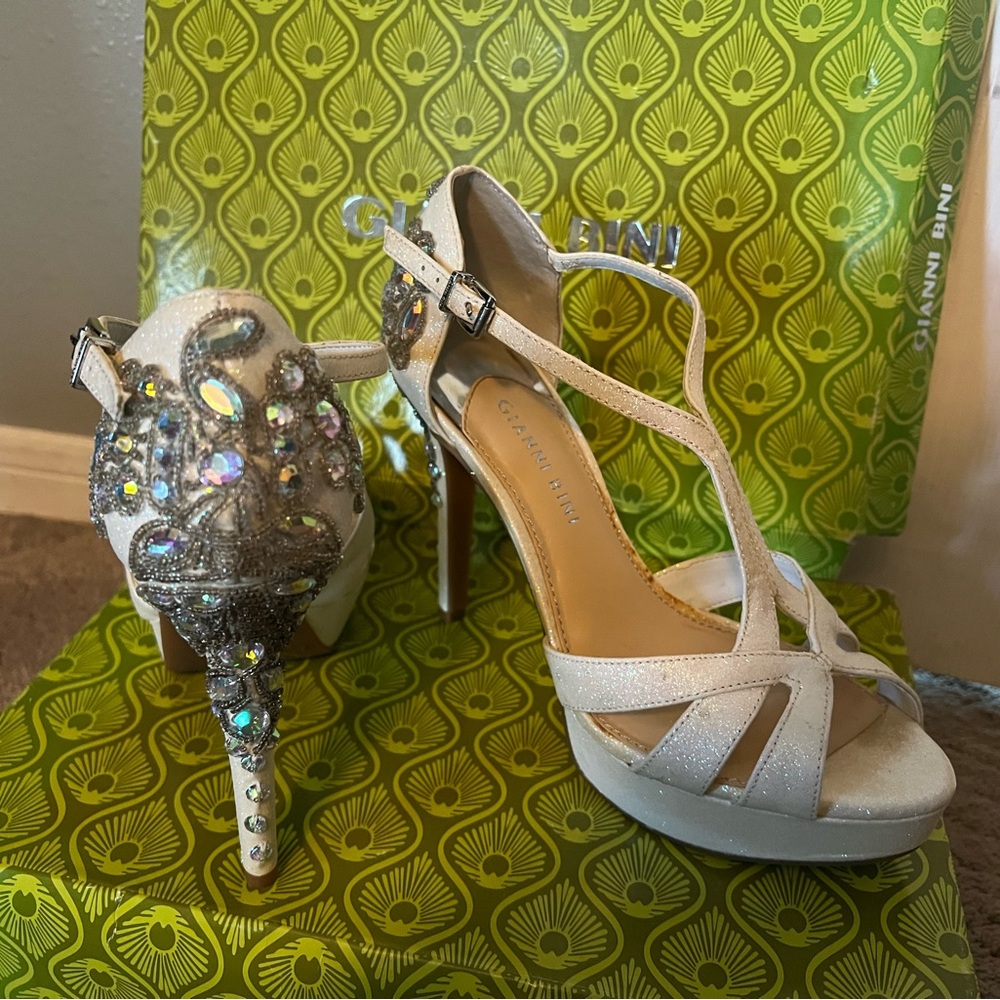 Gianni Bini Silver Strappy Heels - Picture 3 of 4